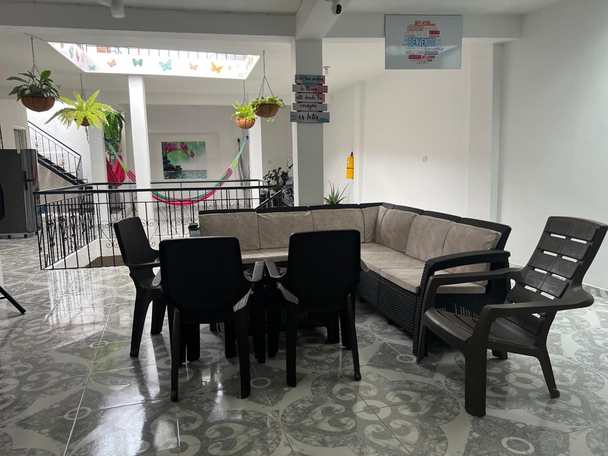 Helena Hostel Cali Bagian luar foto
